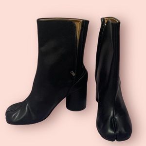 Tabi black leather boots size 7 (put the brand for exposure:)